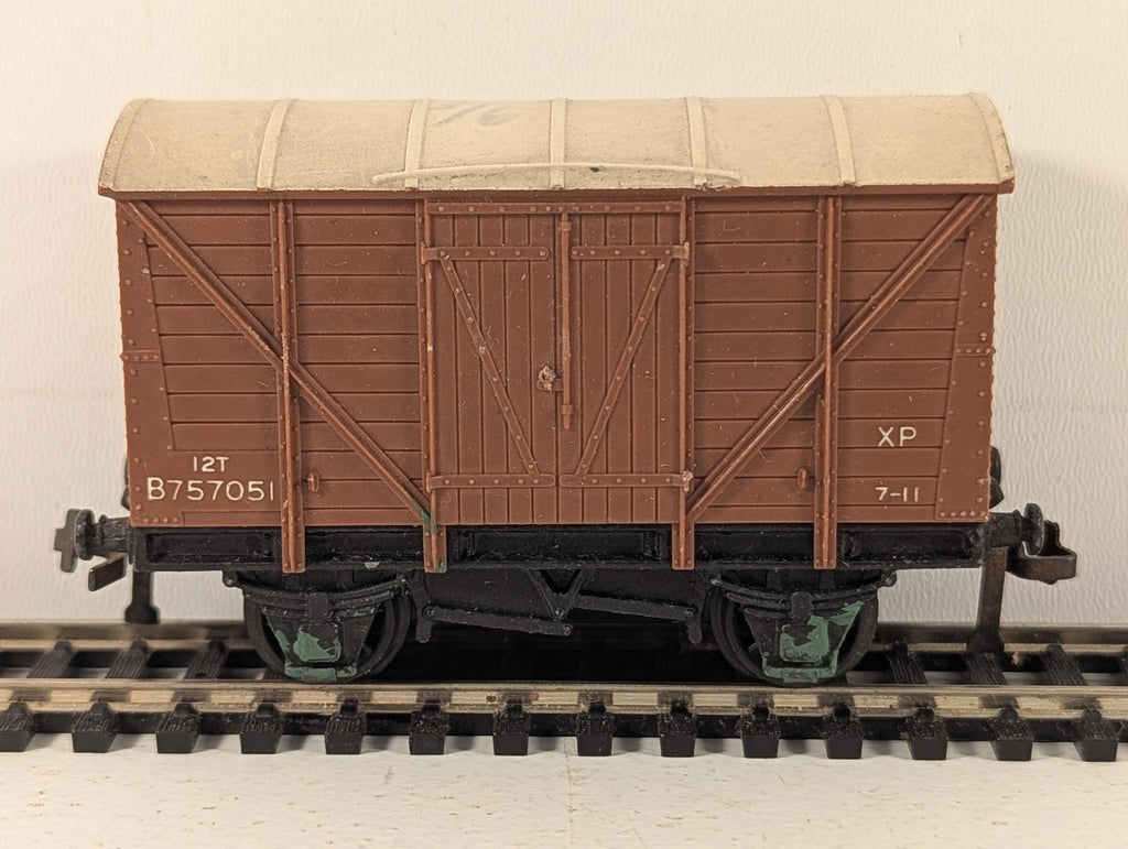 Hornby Dublo OO Gauge BR 12T Ventilated Van Goods Wagon B757051 BR Bauxite 4315