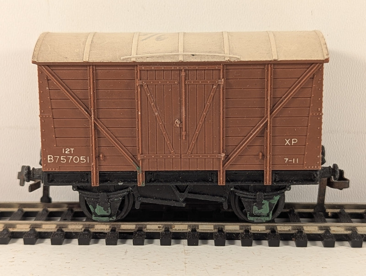 Hornby Dublo OO Gauge BR 12T Ventilated Van Goods Wagon B757051 BR Bauxite 4315