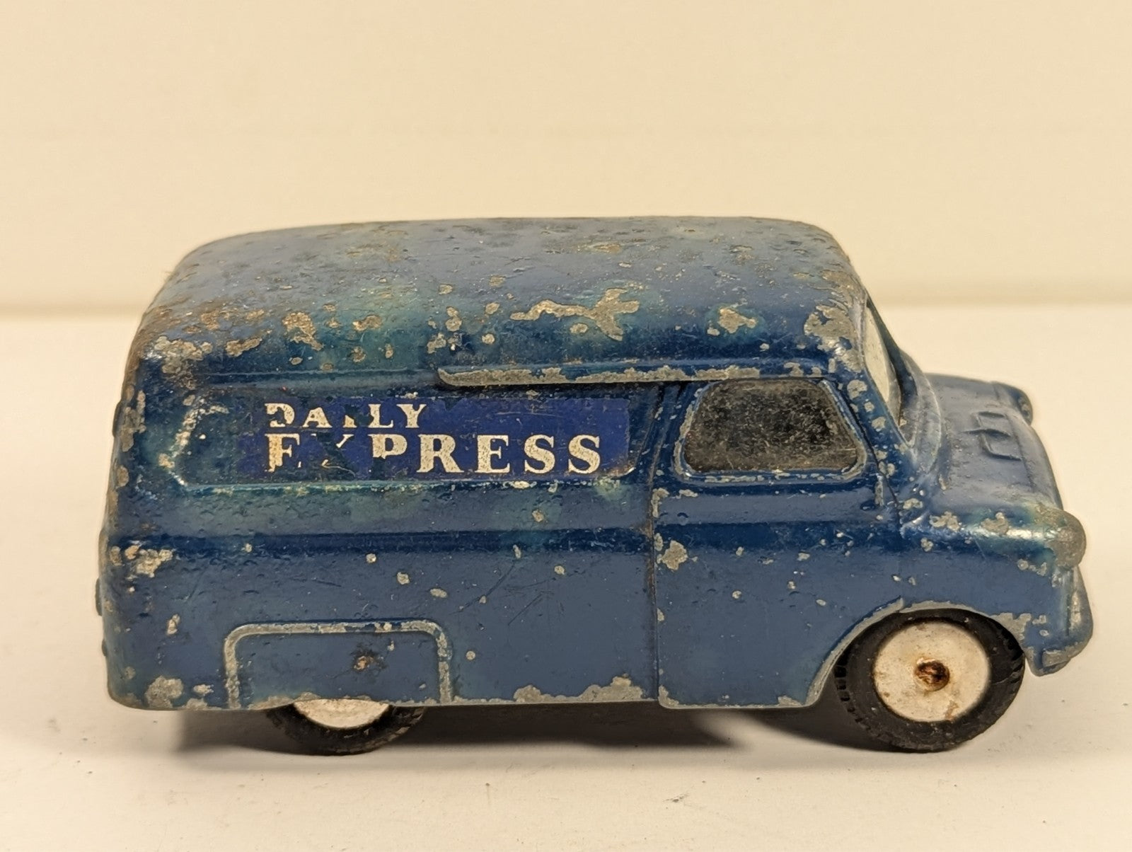 Corgi Toys No. 403 Bedford 12 CWT Daily Express Van 1:43 Scale