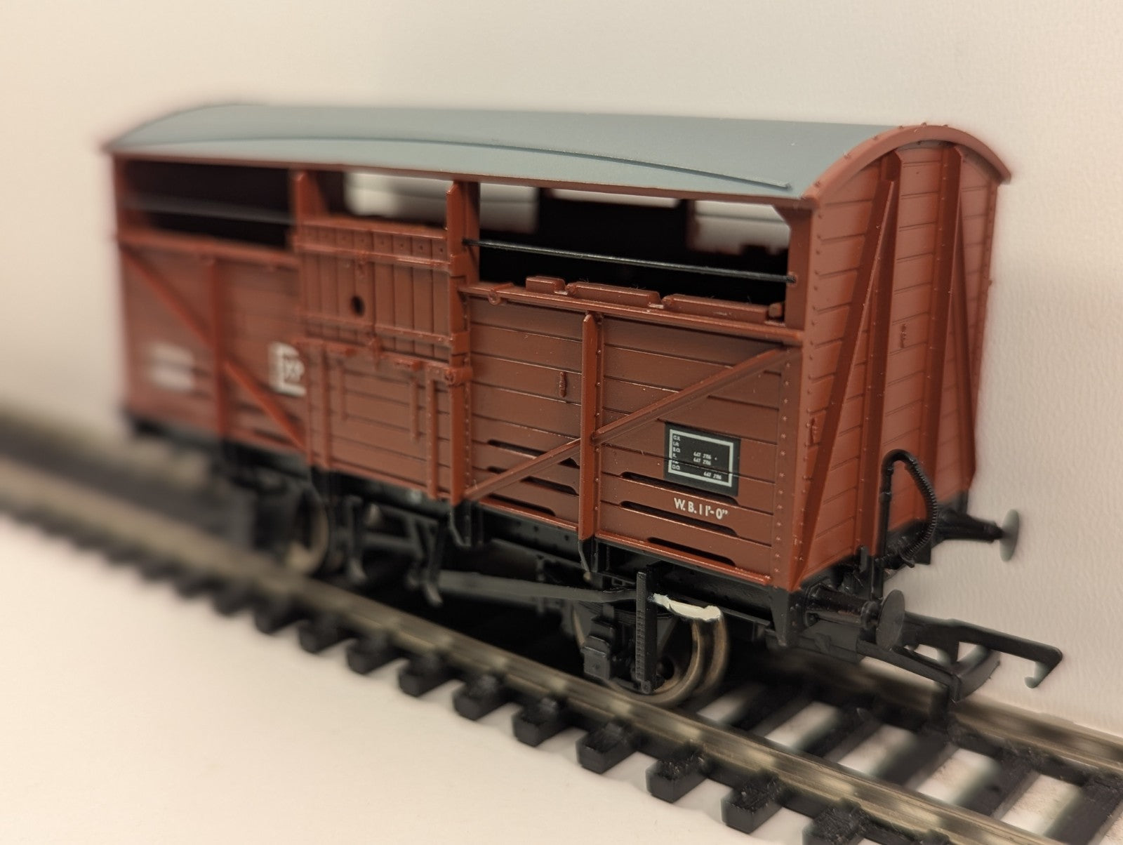 Bachmann Branchline 37-712A BR 8-Ton Cattle Wagon – OO Gauge