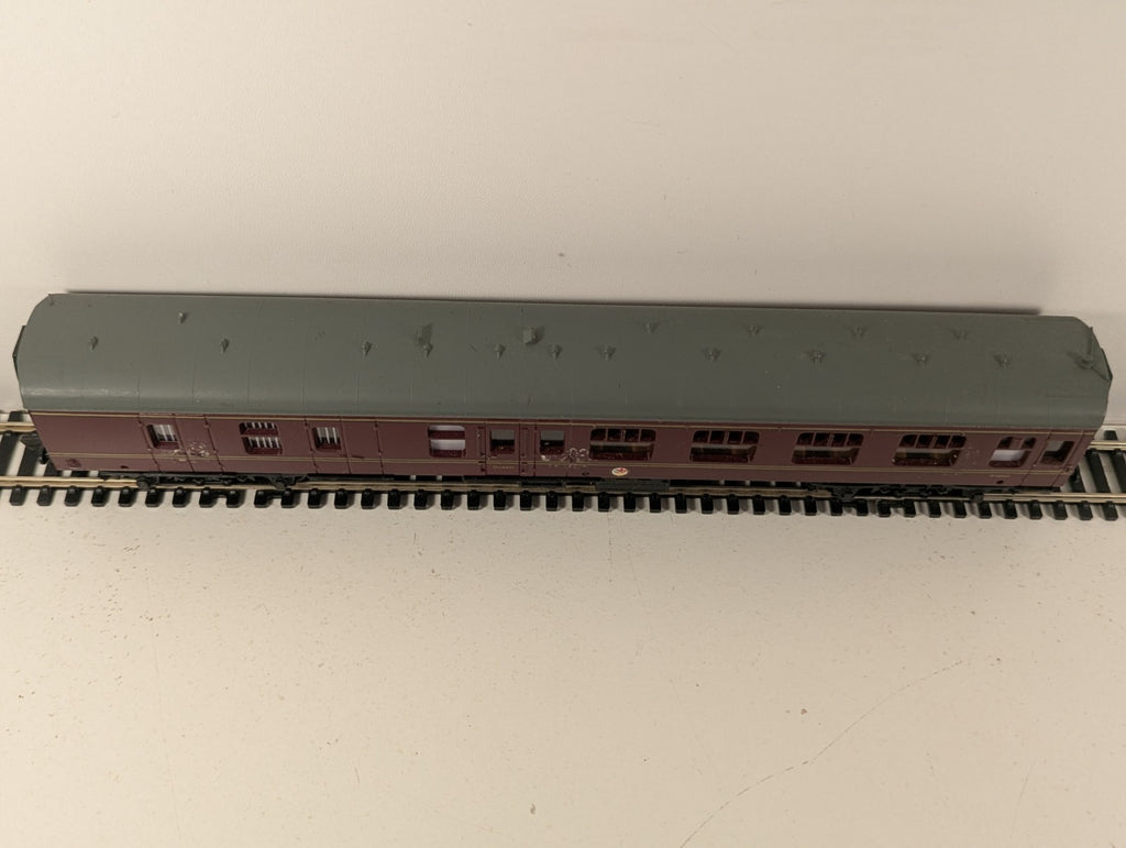 Mainline BR Mk1 Brake Second Corridor Coach Maroon OO Gauge