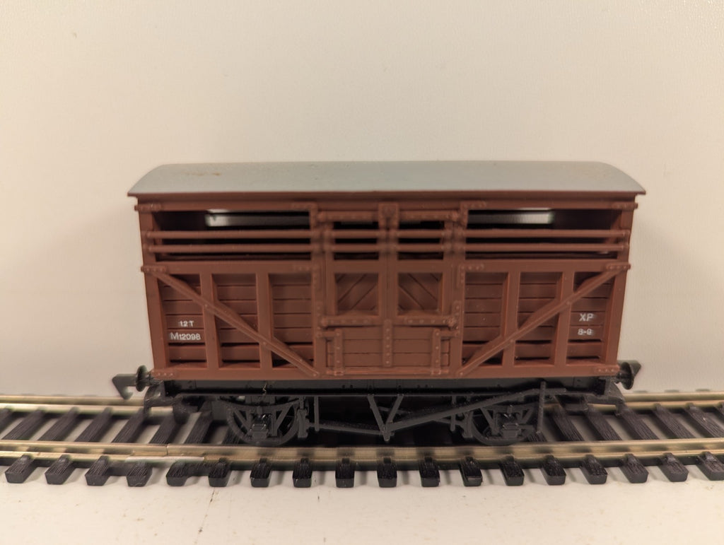 Mainline OO Gauge 37-143 Cattle Wagon BR Bauxite