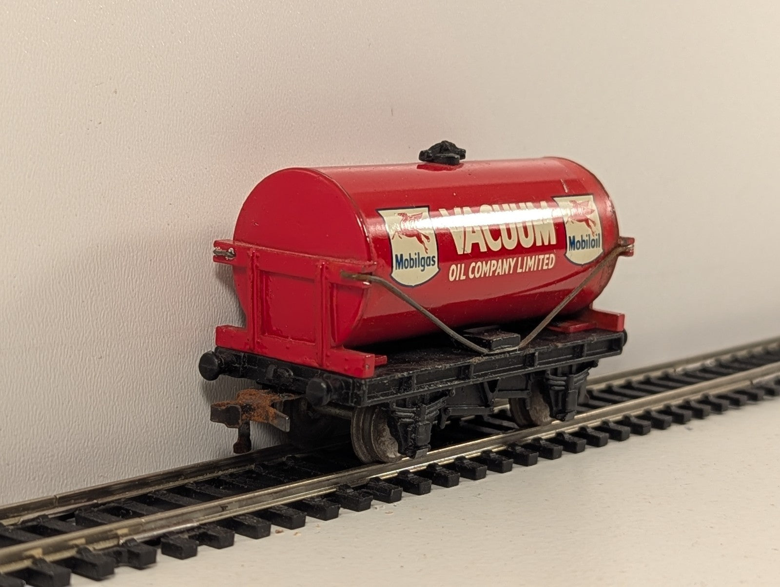Hornby Dublo 32083 OO Gauge D1 Vacuum Oil Co Ltd Tank Wagon - Boxed
