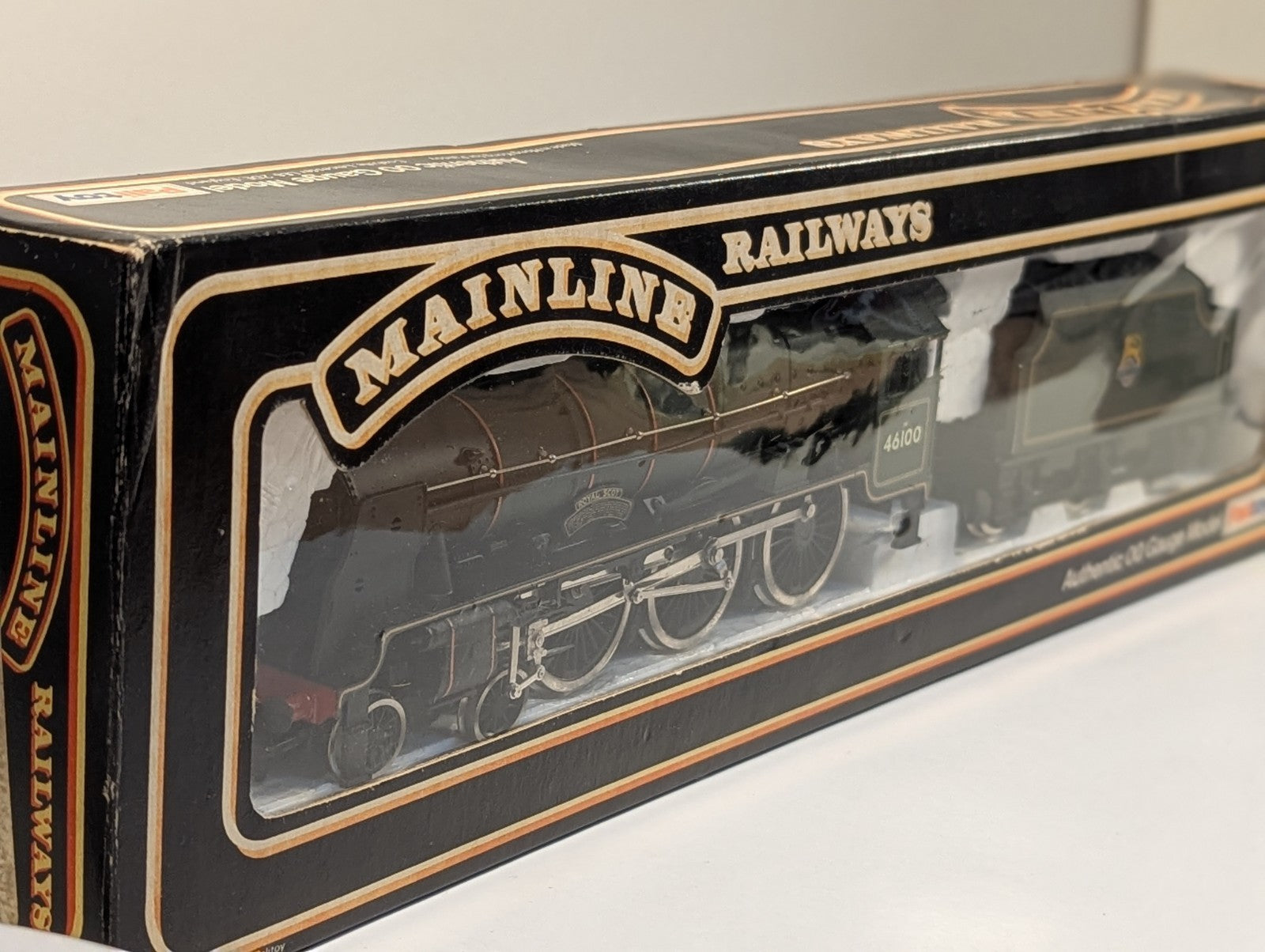 Mainline Railways 37-052 BR Class 7P 46100 Royal Scot Steam Locomotive