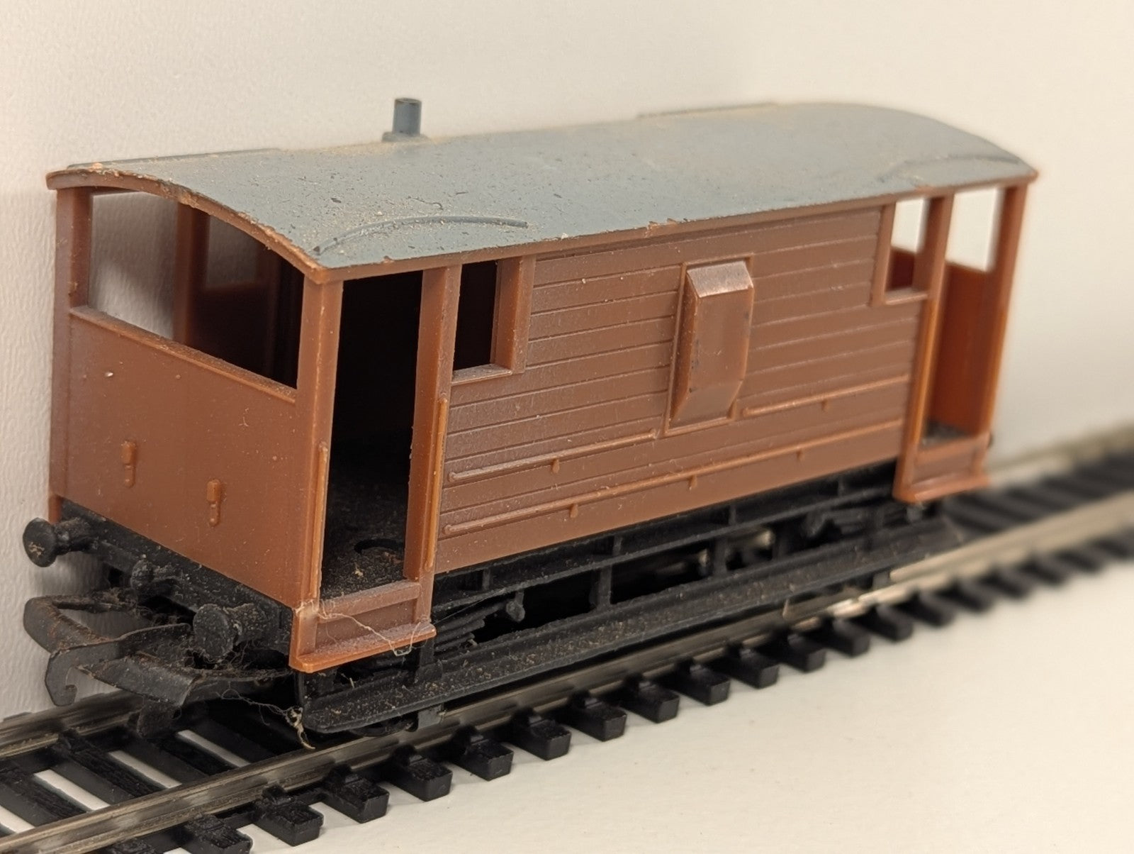 Hornby Dublo 4310 20T Brake Van – BR Bauxite