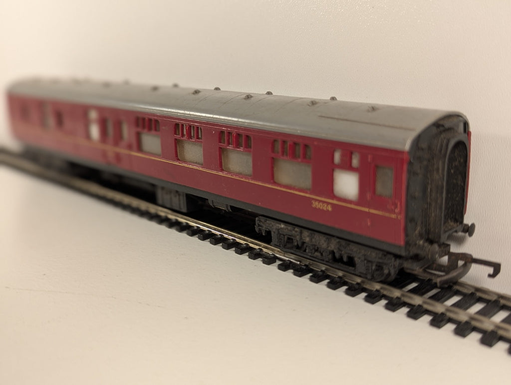 Hornby BR Mark 1 Full Brake model railway coach in maroon livery