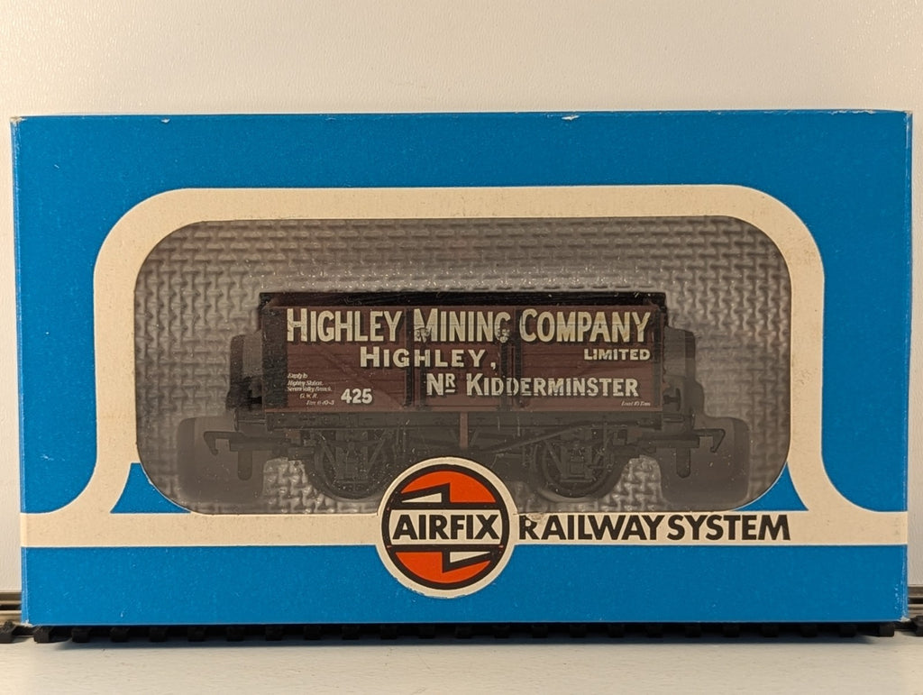 Airfix 54382 OO Gauge Highley Mining 7 Plank Wagon