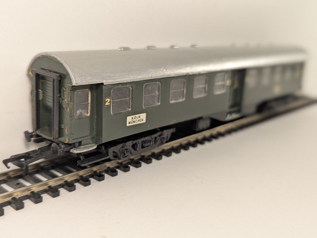 Kitmaster OO Gauge DB 2nd Class Middle Entrance Coach Passenger Coach DB Green