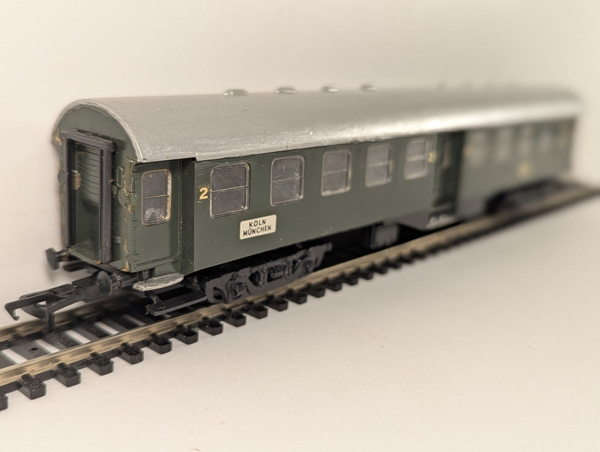 Kitmaster OO Gauge DB 2nd Class Middle Entrance Coach Passenger Coach DB Green