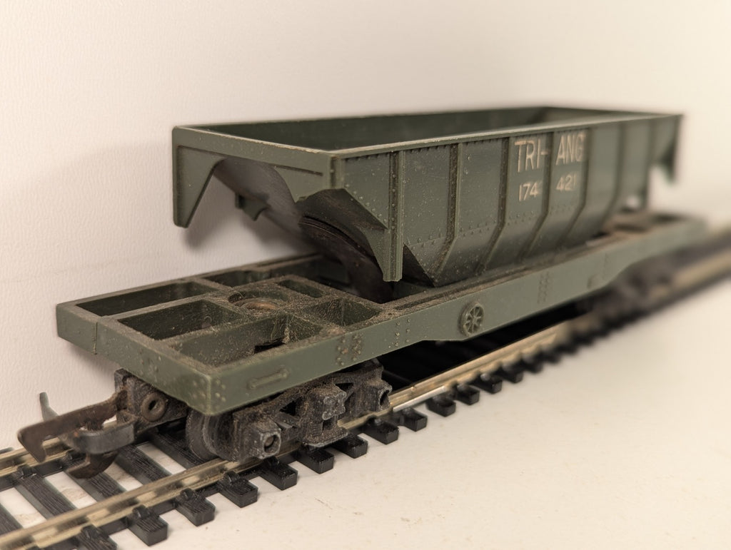 Tri-ang R111 OO Gauge Dark Green Hopper Wagon - Damaged