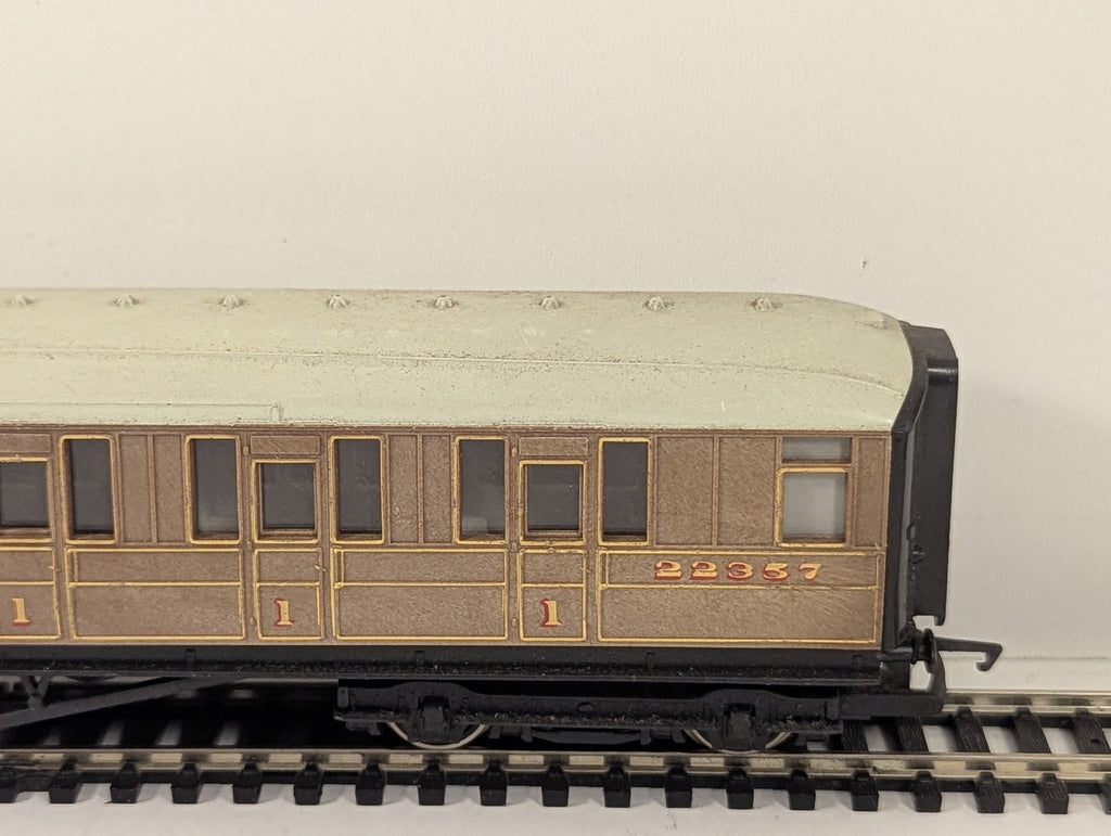 Hornby OO Gauge LNER Gresley Composite Coach Passenger Coach 22357 LNER Teak
