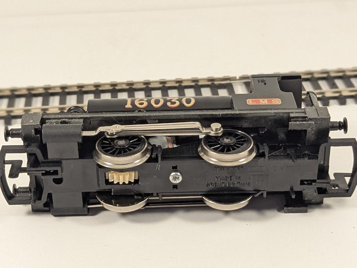 Hornby OO Gauge Class 0F 'Pug' 0-4-0ST Steam Locomotive 16030 LMS Black R300