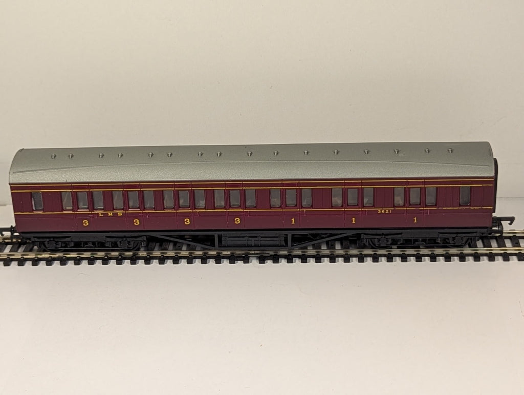 Mainline OO Gauge LMS 57ft Corridor Composite Coach 3621 Maroon