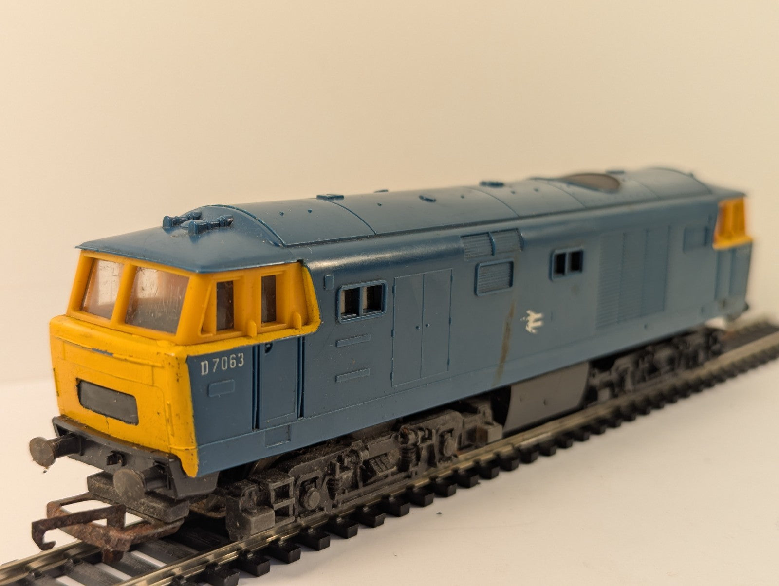 Tri-ang Hornby R758 OO Gauge Class 35 Hymek BR Blue - Non-Runner