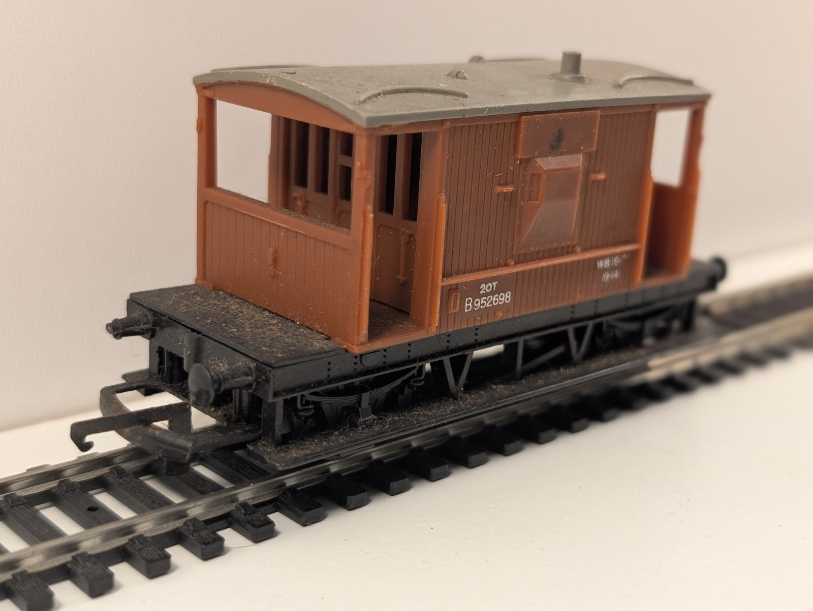 Hornby BR 20T Brake Van – Brown Livery – OO Gauge