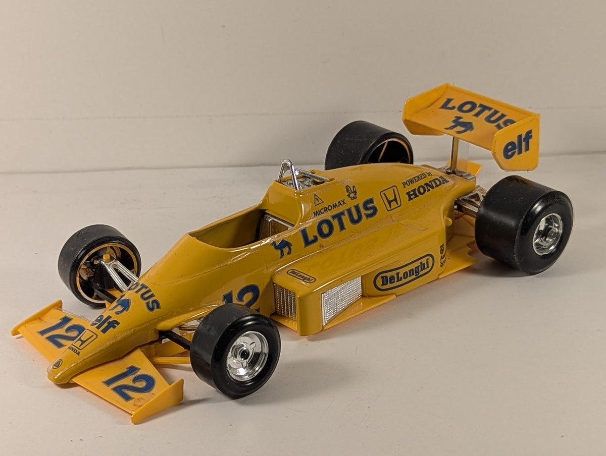 Bburago 1:24 Lotus Honda 99T Die-cast Model Car 12 Camel Yellow