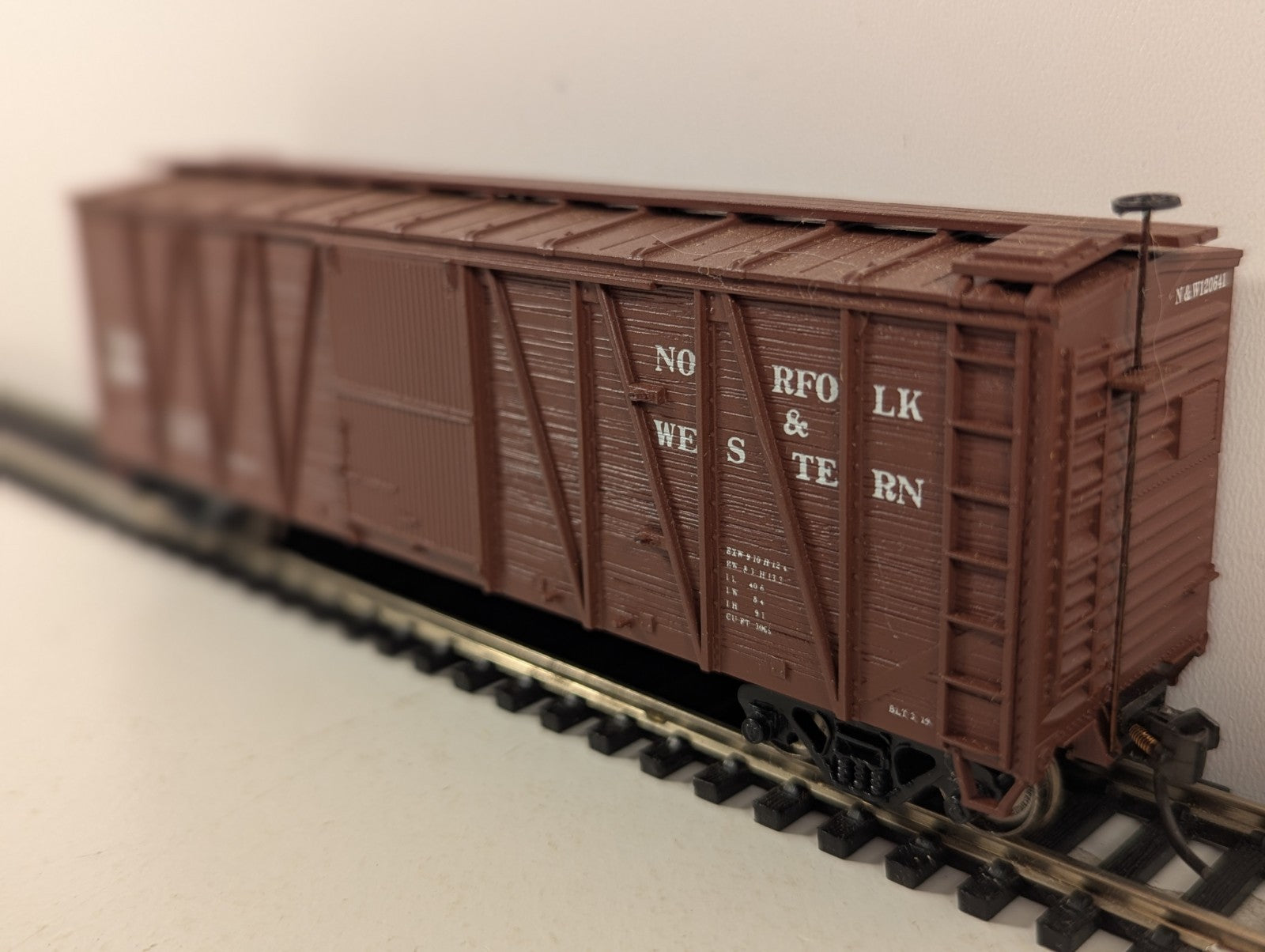 Roundhouse HO Gauge Outside Braced Wooden Boxcar 120641 Norfolk & Western