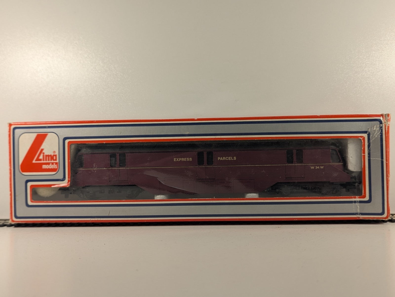 Lima OO Gauge GWR Diesel Railcar No. 34 Express Parcels W 34 W BR Maroon