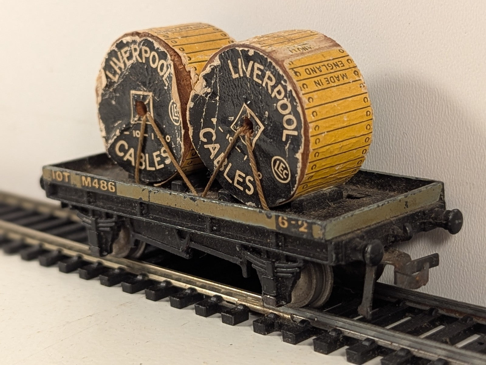Hornby Dublo 32086 OO Gauge 10 Ton Low-Sided Wagon