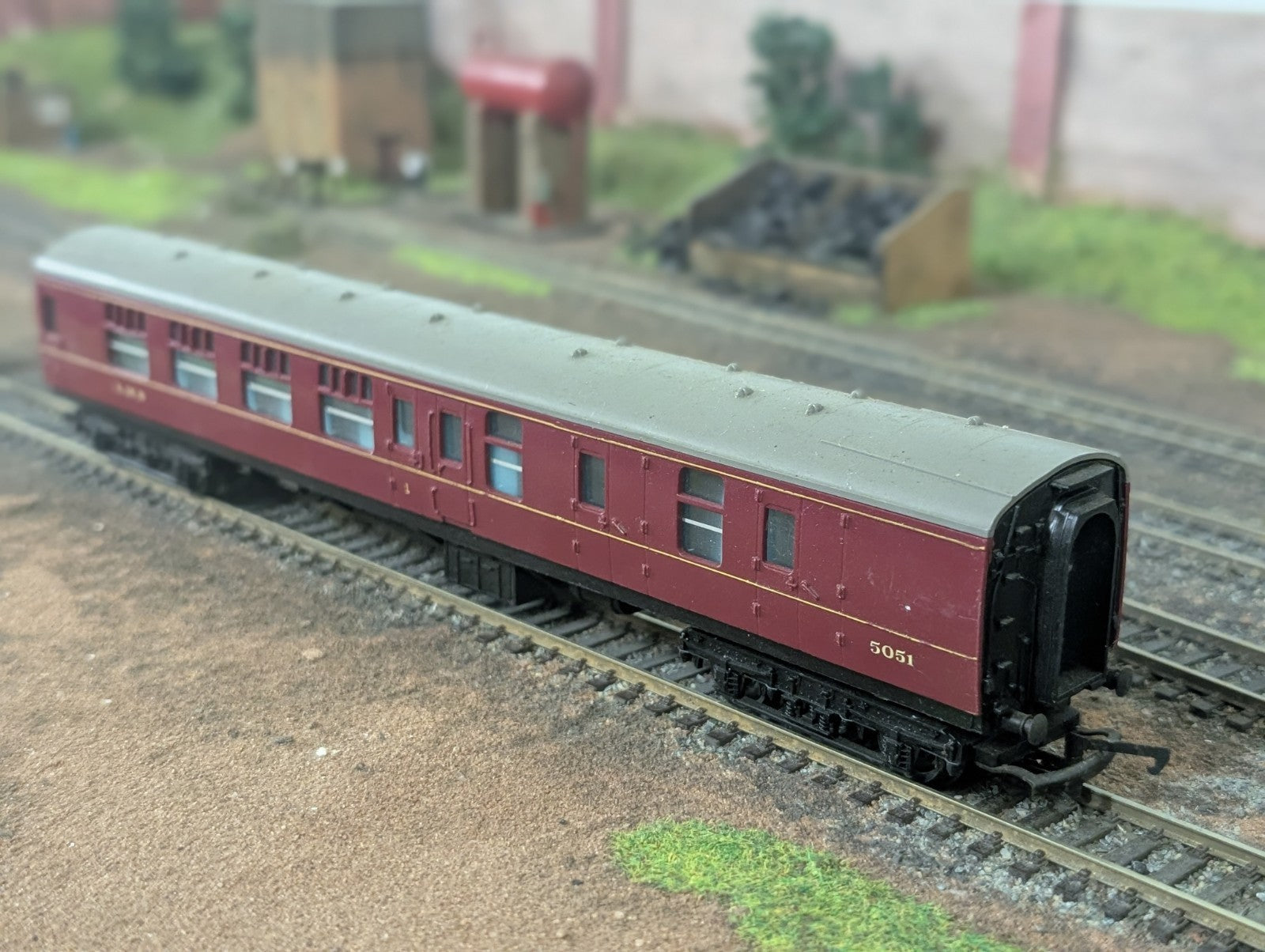 Hornby R936 OO Gauge BR Mk1 Corr Brake 2nd Maroon 5051