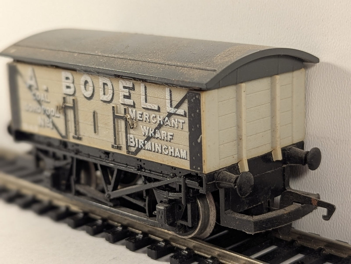 Hornby OO Gauge A. Bodell 7-Plank Wagon Goods Wagon 1 A. Bodell Cream R014