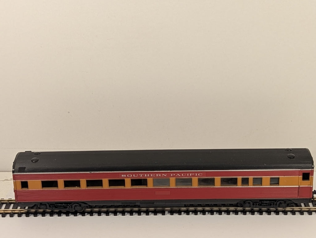 Con-Cor HO Gauge Streamlined Coach Southern Pacific Daylight