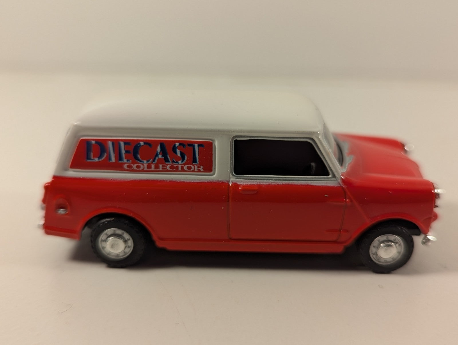 Oxford Diecast Mini Van “Diecast Collector” Red with White Roof