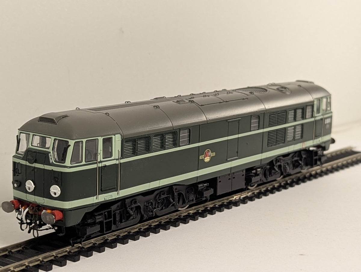 Hornby R2420A OO Gauge Class 31 Diesel Locomotive D5511 BR Two-Tone Green