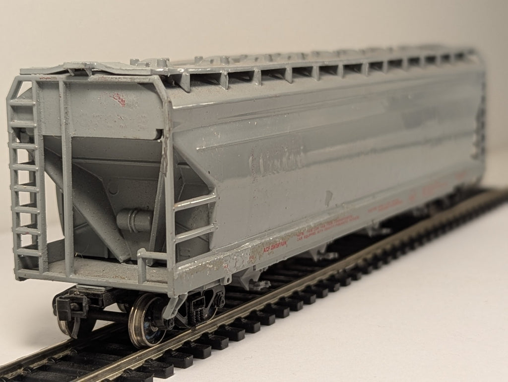 Bachmann HO Gauge ACF Covered Hopper Wagon – Repainted & Missing Coupling