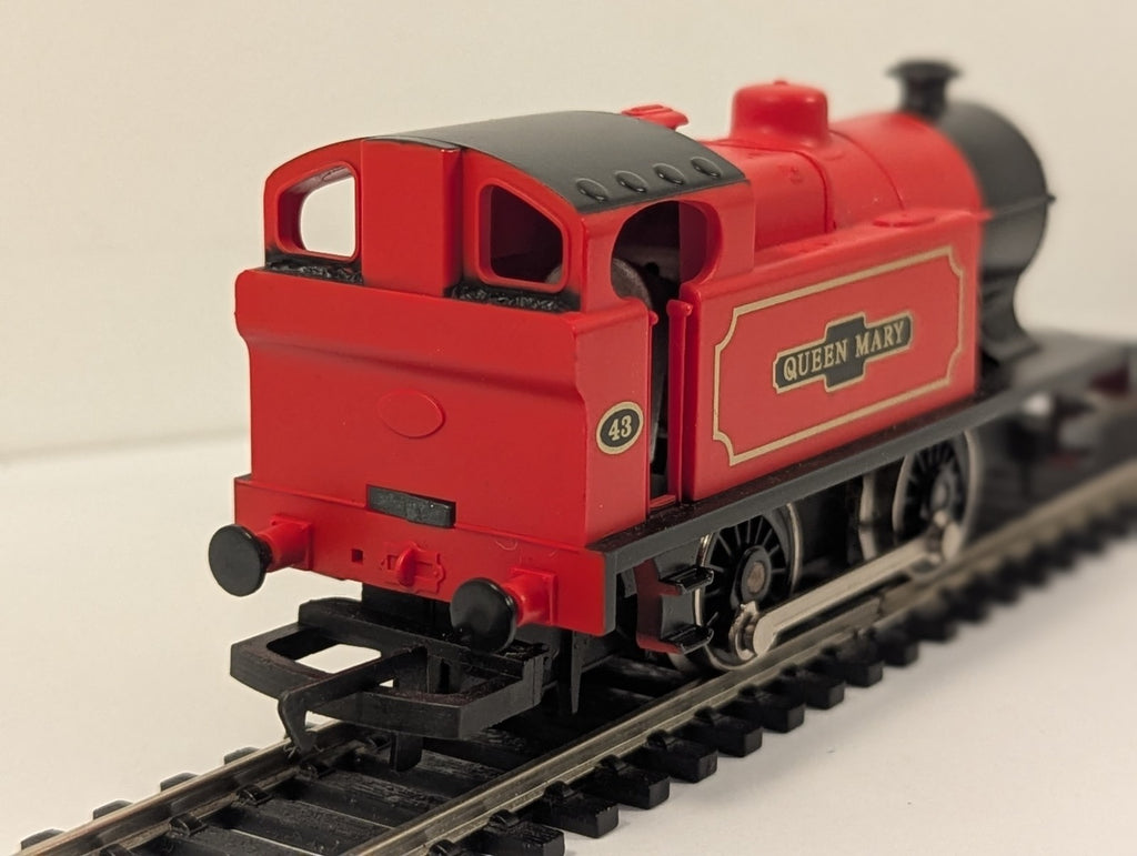 Hornby OO Gauge Class 0F Holden 101 0-4-0T 'Queen Mary' Steam Loco
