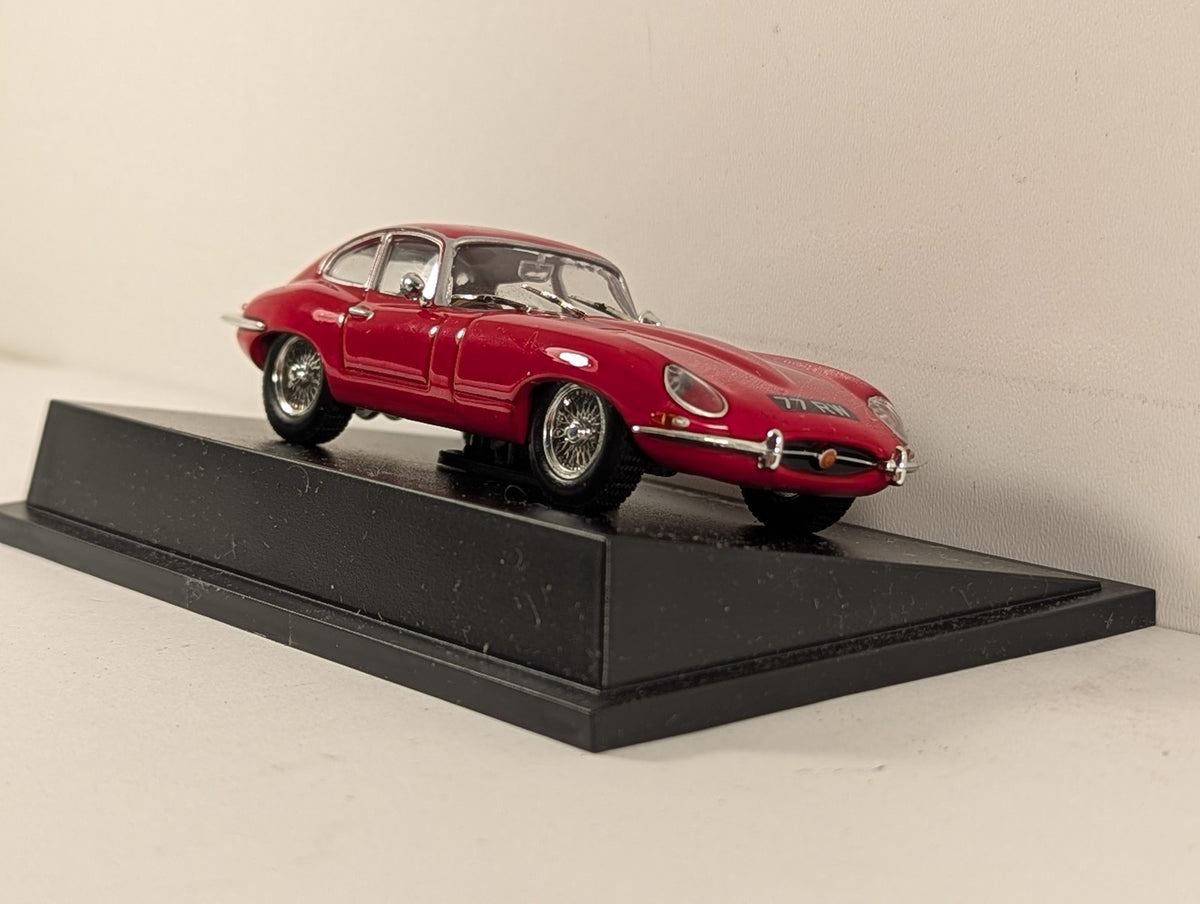 Amercom 1:43 Scale Jaguar E-Type Die-cast Model 77 RW Red