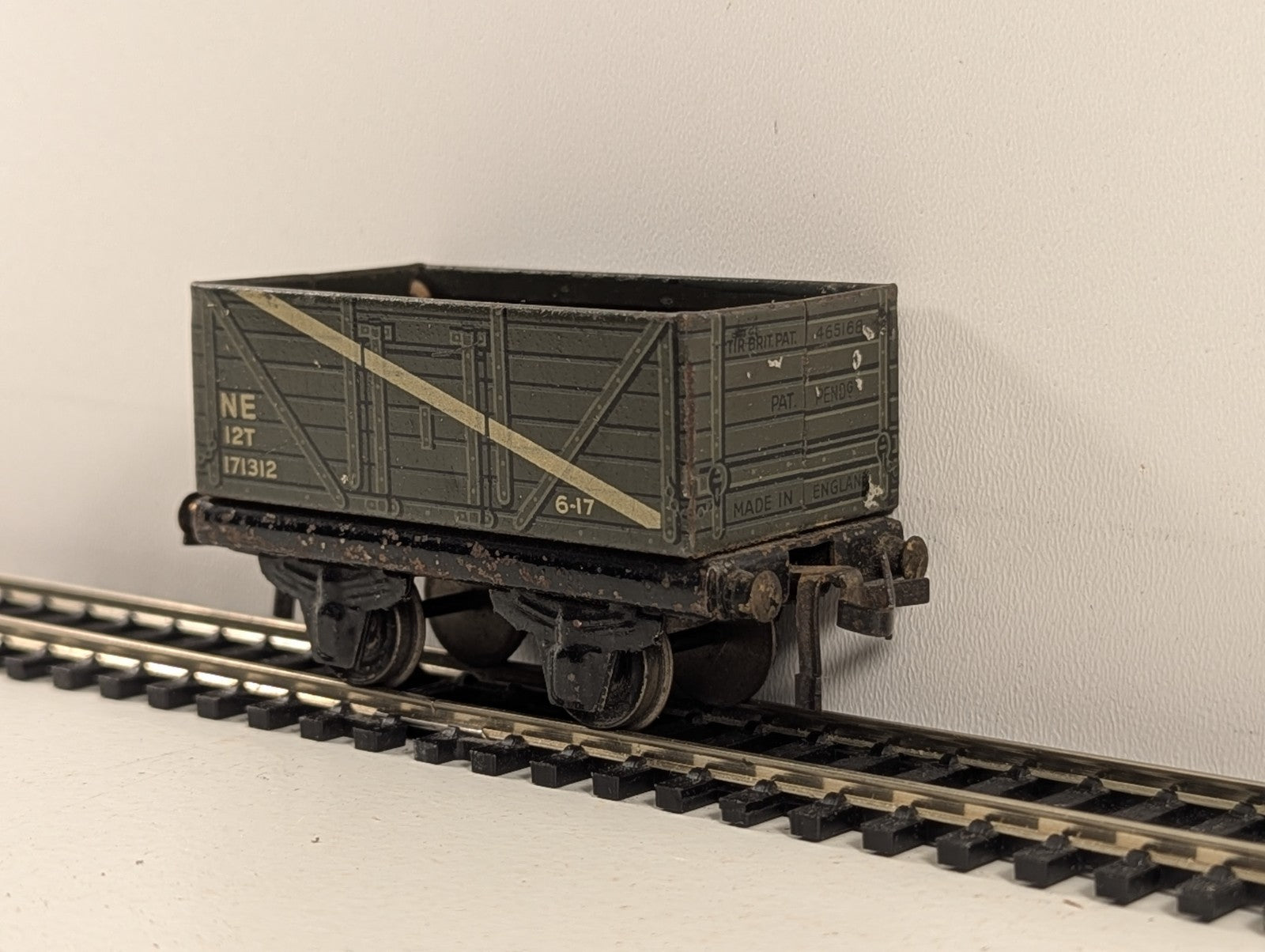 Trix Twin OO Gauge North Eastern 12-Ton Mineral Wagon - Wrong Box