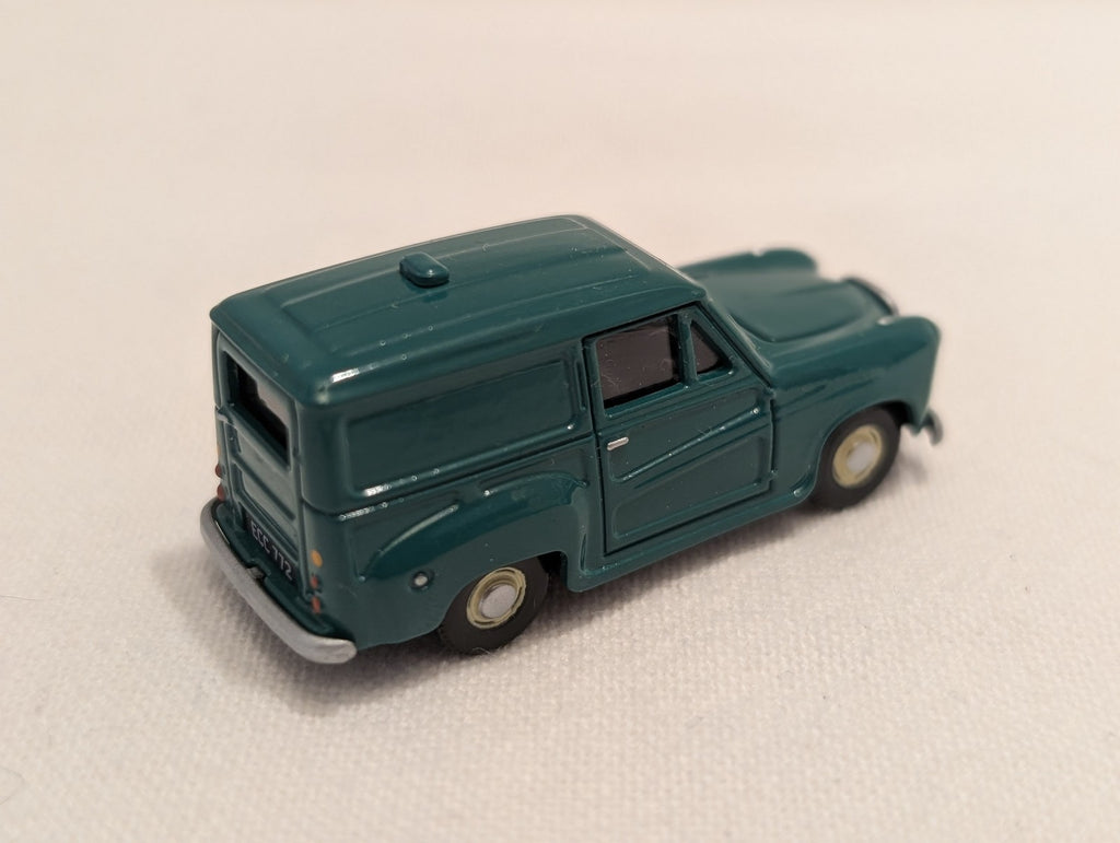 Classix 1:76 Scale Austin A30 Van Die-cast Vehicle ECC 772 Green