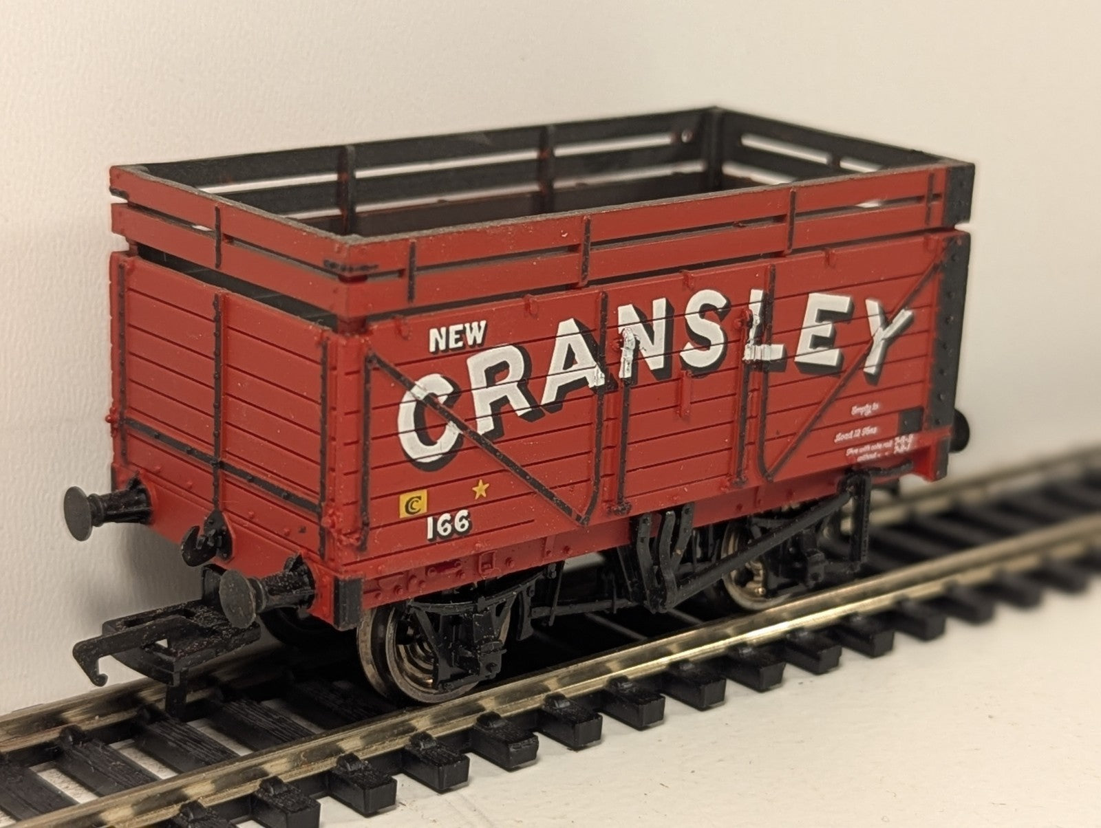 Bachmann Branchline OO Gauge New C. Ransley Red 7 Plank Wagon with Coke Rails