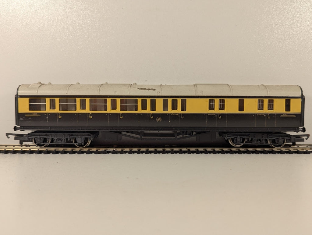 Hornby OO Gauge GWR Brake Third Coach Passenger Coach 4913