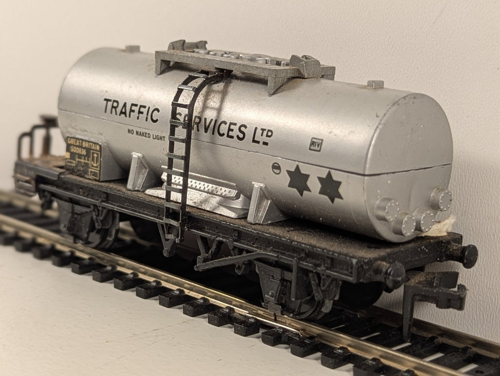 Hornby Dublo OO Gauge 4679 Silver Traffic Services Ltd Tank Wagon