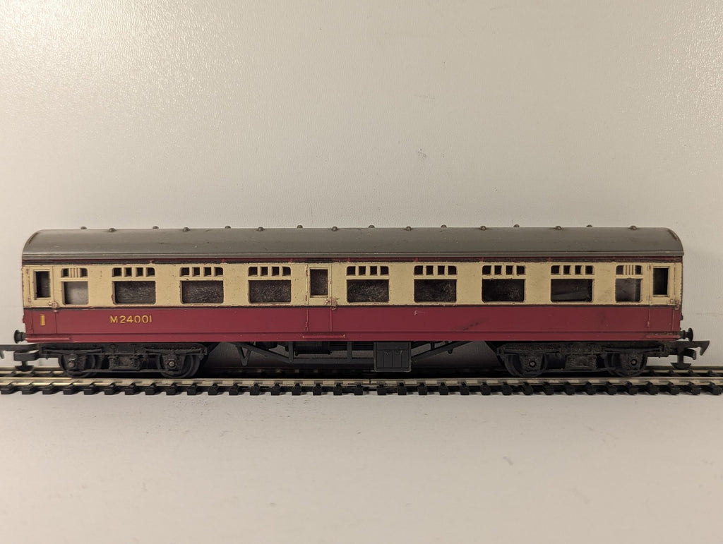 Tri-ang OO Gauge BR Mk1 Composite Coach Passenger Coach M24001