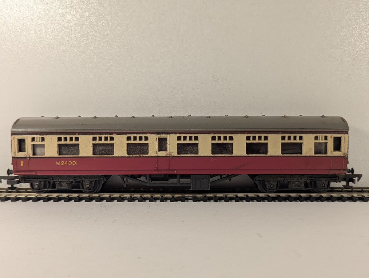 Tri-ang OO Gauge BR Mk1 Composite Coach Passenger Coach M24001