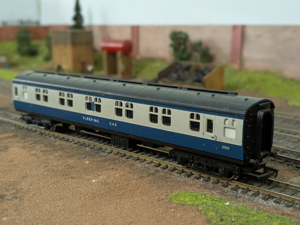 Tri-ang R339 Mk1 Second Class Sleeping Car 2510 (BR Blue & Grey)