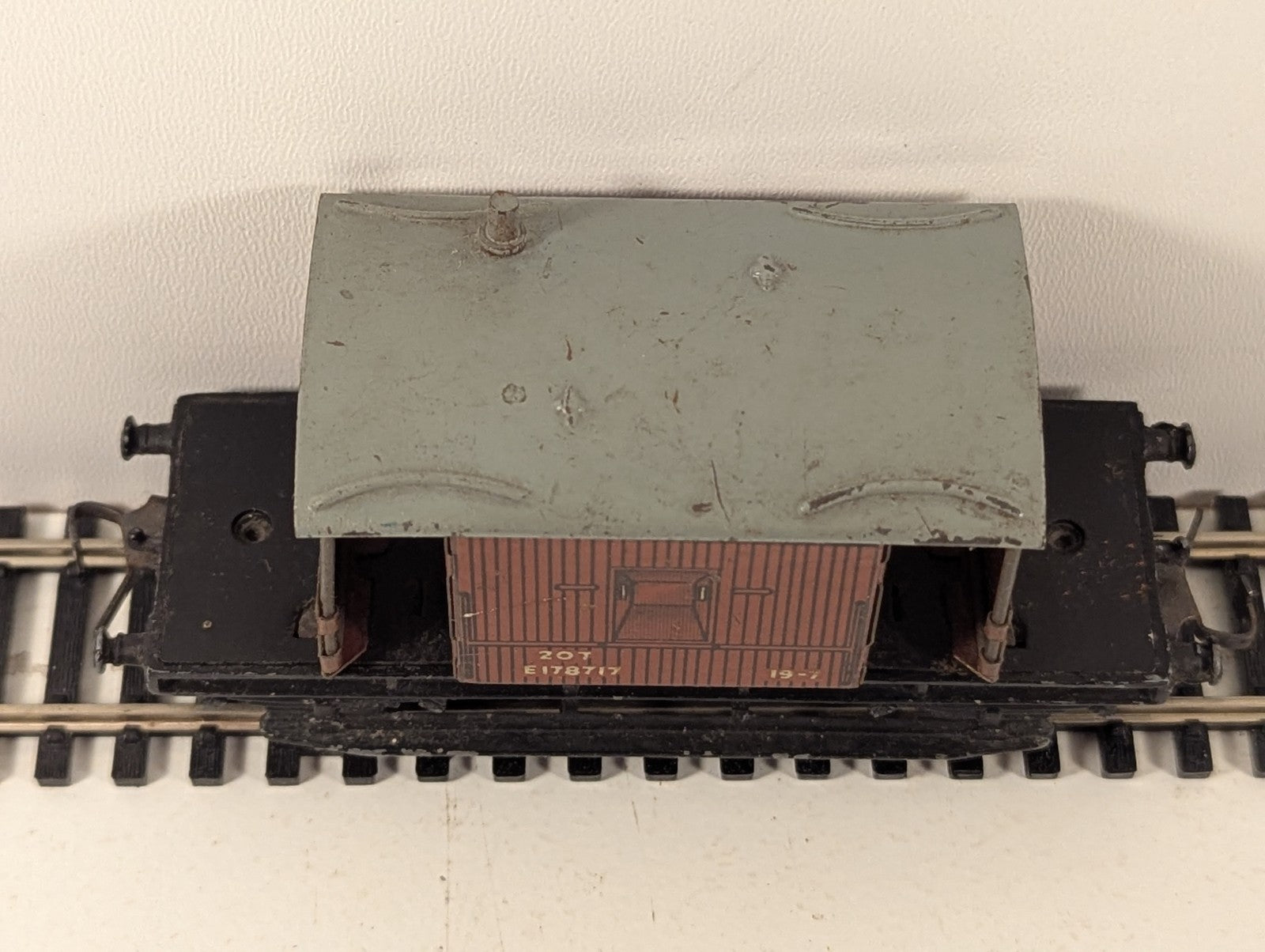 Hornby Dublo 20-Ton Goods Brake Van - Dented Roof