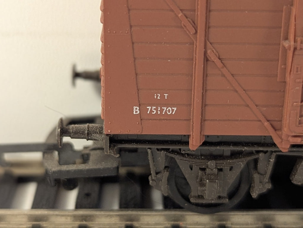 Airfix OO Gauge 12 Ton Ventilated Van Goods Wagon B 751707