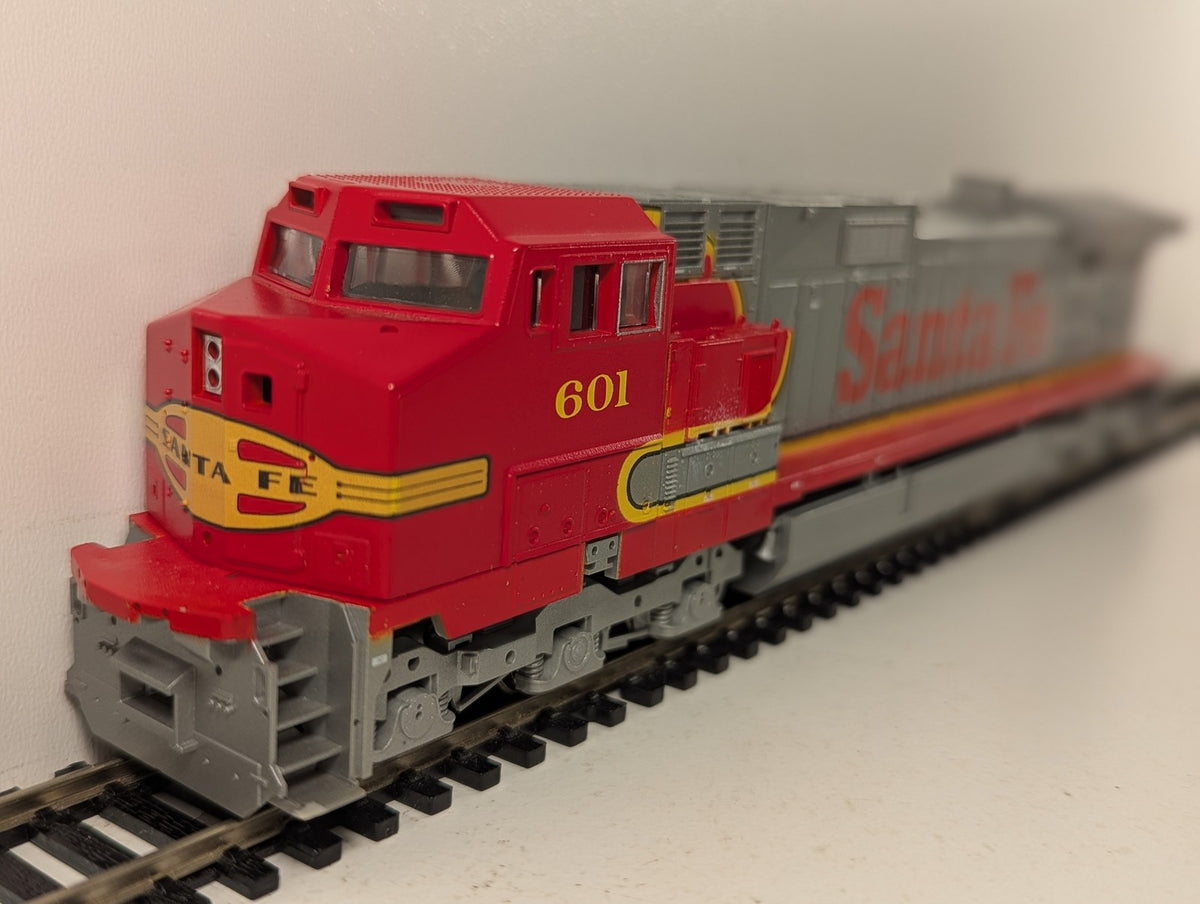 Athearn HO Gauge GE C44-9W Locomotive 601 Santa Fe Warbonnet 4902