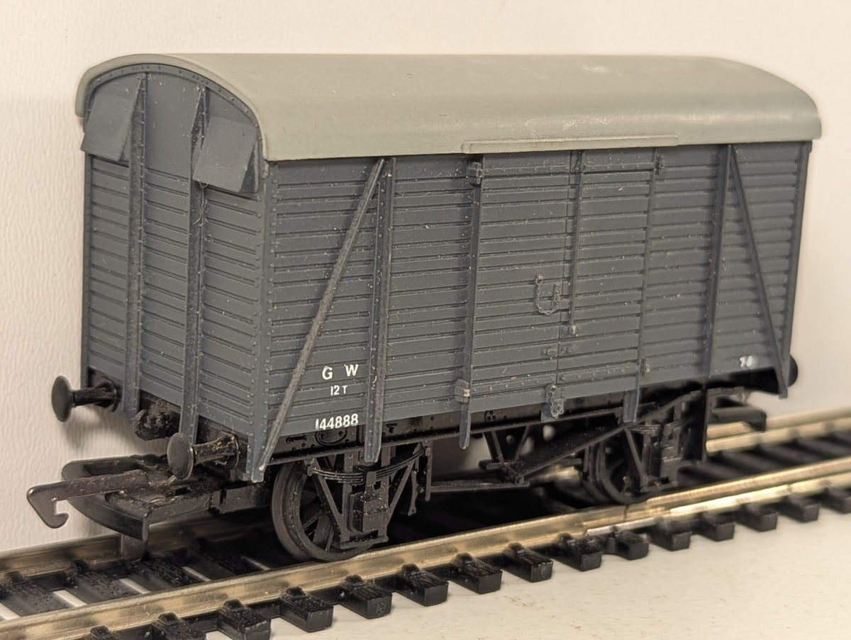 Dapol B/15 12 Ton Box Van GWR Grey