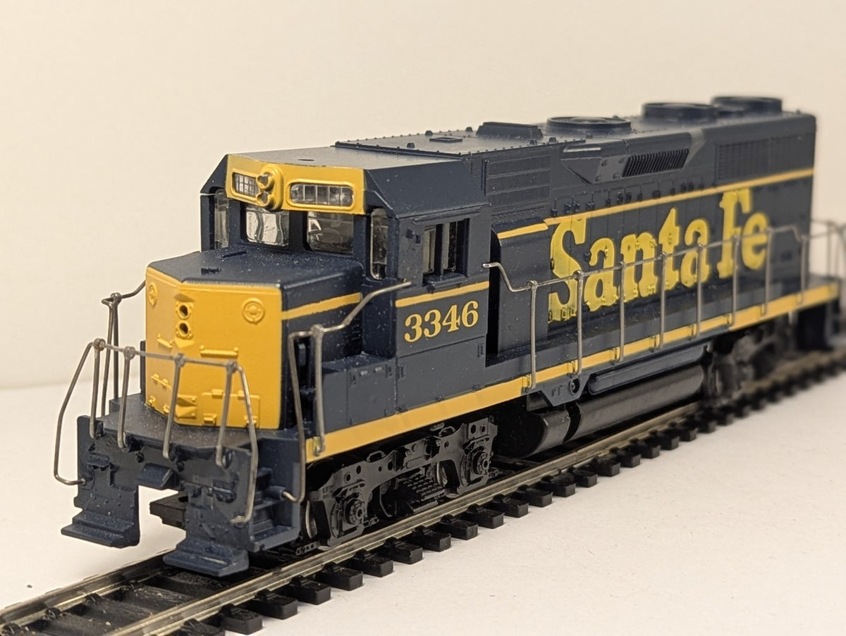 Athearn 4205 HO Gauge GP35 EMD Diesel Locomotive Santa Fe Blue - missing coupler
