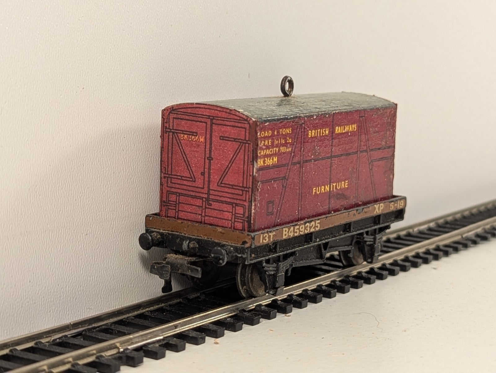 HornbyDublo 32087 OO Gauge Low-SidedWagon D.1 with BR FurnitureContainer - Boxed
