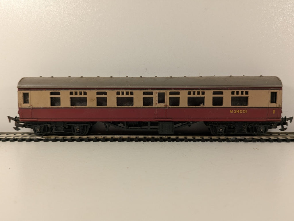 Tri-ang OO Gauge BR Crimson and Cream Composite Coach Passenger Coach