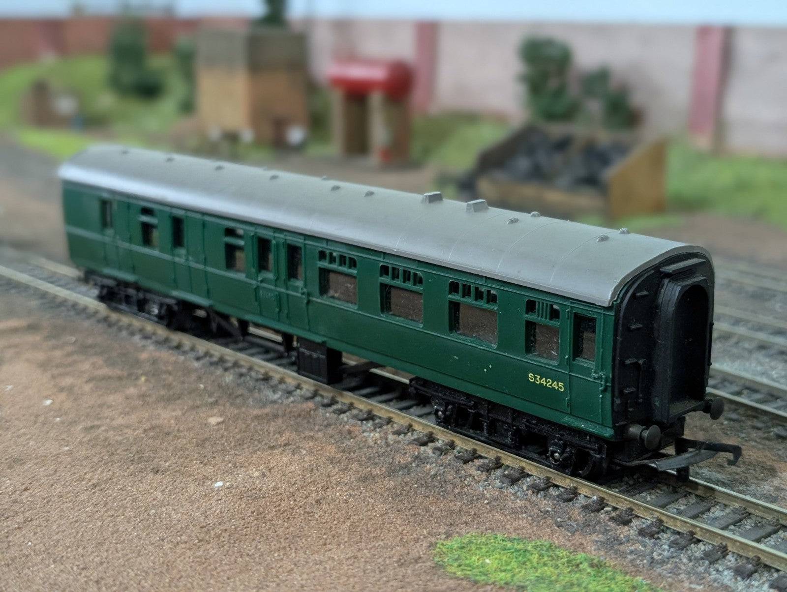 Tri-ang R220 S34245 Southern Region BR Main Line Brake 2nd Coach Green OO Gauge