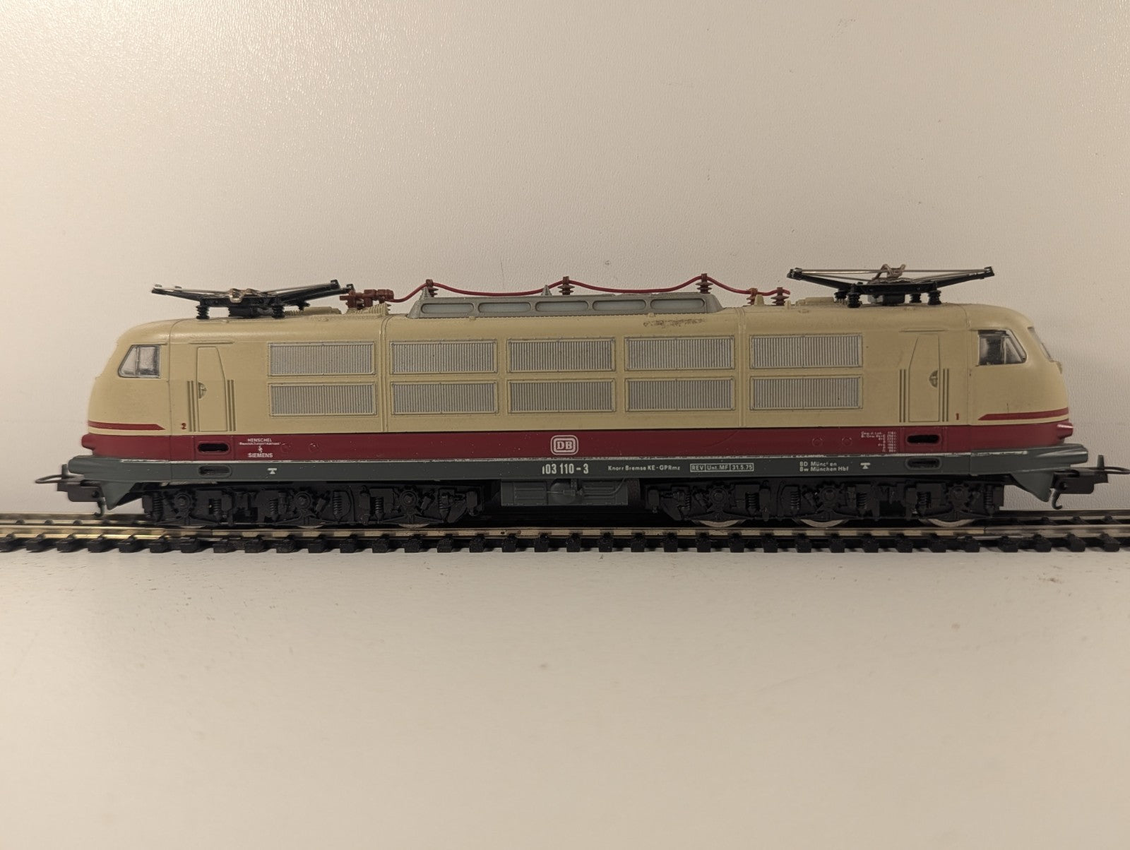Liliput HO Gauge Class 103 Electric Locomotive 103 110-3 DB TEE Cream