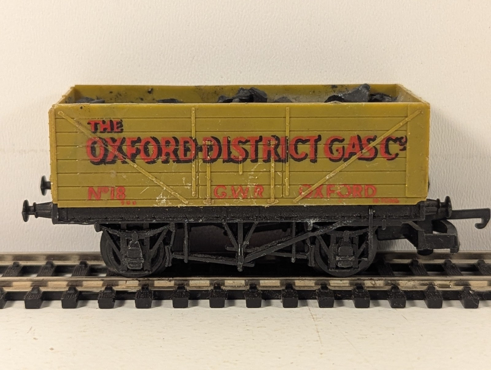 Lima OO Gauge 7 Plank Open Wagon 'The Oxford District Gas Co