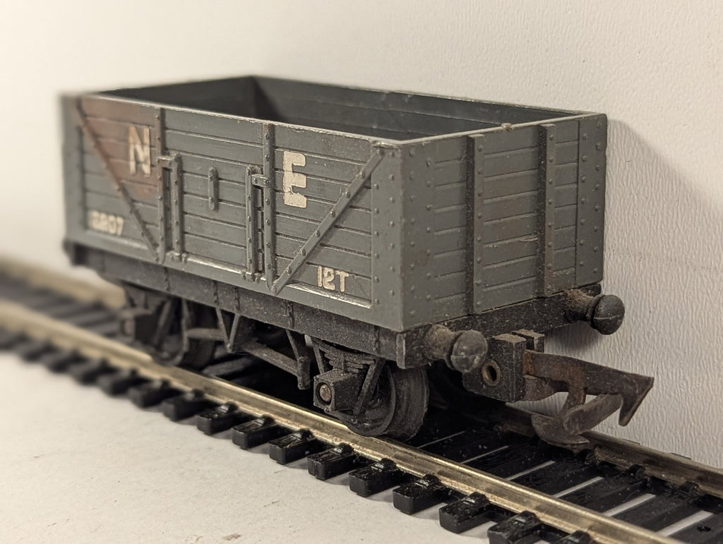 Tri-ang OO Gauge NE 5-Plank Open Wagon Goods Wagon 3207 NE Grey R.10